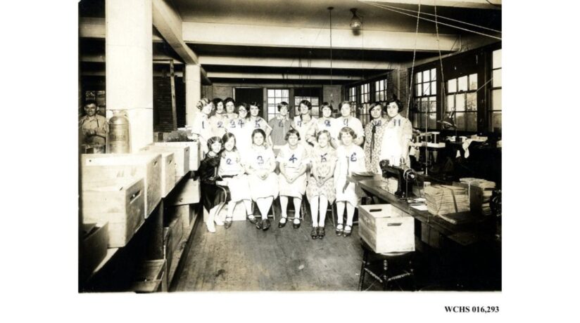 1920 Enger Kress Pocket Book Co employees in West Bend, Wisconsin