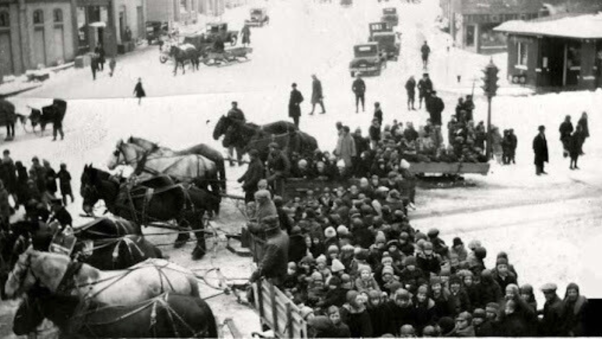 Sleigh rides on West Bend's historic Main Street with The Tower Heritage Center in Washington County, WI